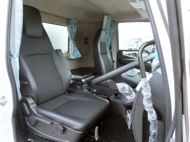 三菱 ファイター 2KG-FK65F(2WD)の写真6