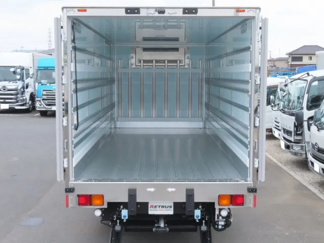 門口周りはステンレス製です。|三菱 ファイター 2KG-FK65F(2WD)の写真8