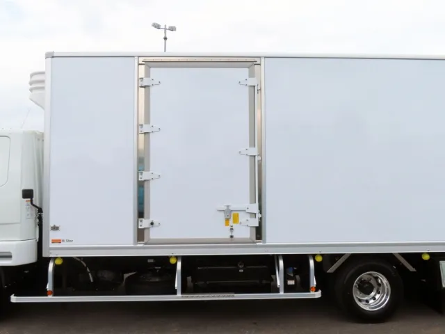 サイドドア付きです。|三菱 ファイター 2KG-FK65F(2WD)の写真14