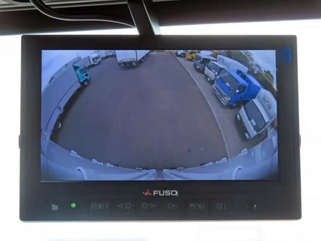 液晶バックモニター付きです。|三菱 ファイター 2KG-FK65F(2WD)の写真24