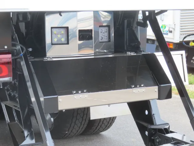 シャーシ後端は物入れ加工されています。|三菱 スーパーグレート 2PG-FV80VZの写真16