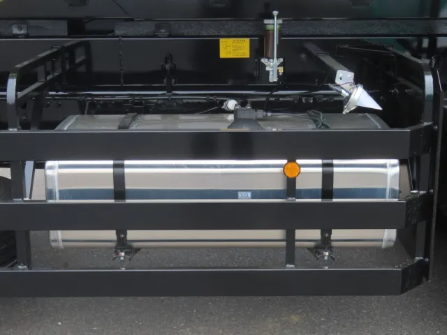 燃料タンクは300Lです。|三菱 スーパーグレート 2PG-FV80VZの写真17