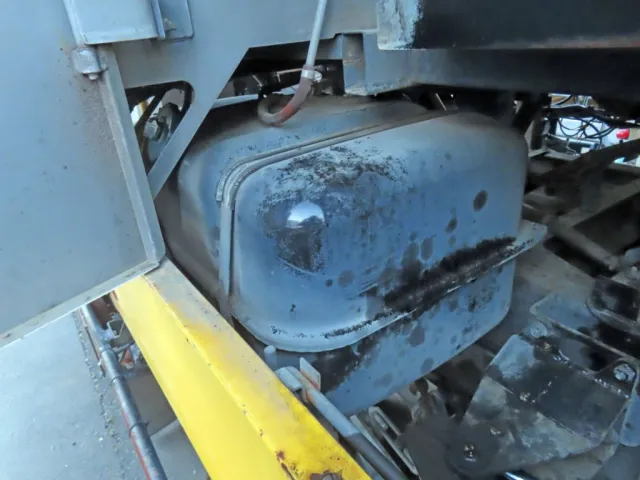 燃料タンクは100Lです。|いすゞ フォワード SKG-FRR90T2改(2WD)の写真17