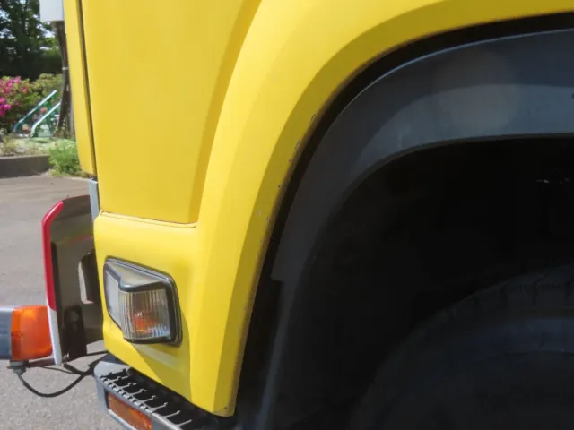 助手席側ドアフェンダーに細かいキズがあります。|いすゞ フォワード SKG-FRR90T2改(2WD)の写真27