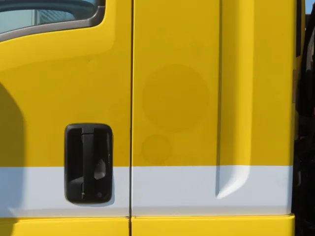 助手席側クォーターパネルに看板日焼け跡があります。|いすゞ フォワード SKG-FRR90T2改(2WD)の写真29