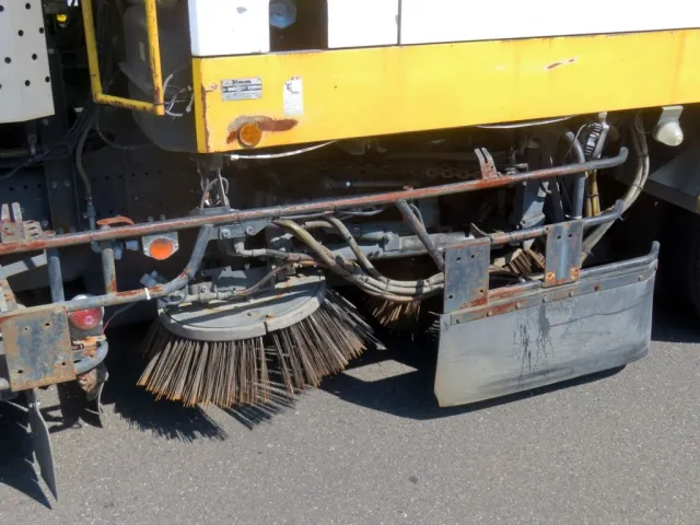 助手席側サイドバンパーにサビがあります。|いすゞ フォワード SKG-FRR90T2改(2WD)の写真32