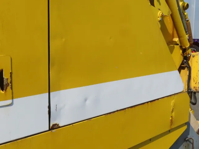 ボディー側面後方に膨らみ箇所があります。|いすゞ フォワード SKG-FRR90T2改(2WD)の写真33