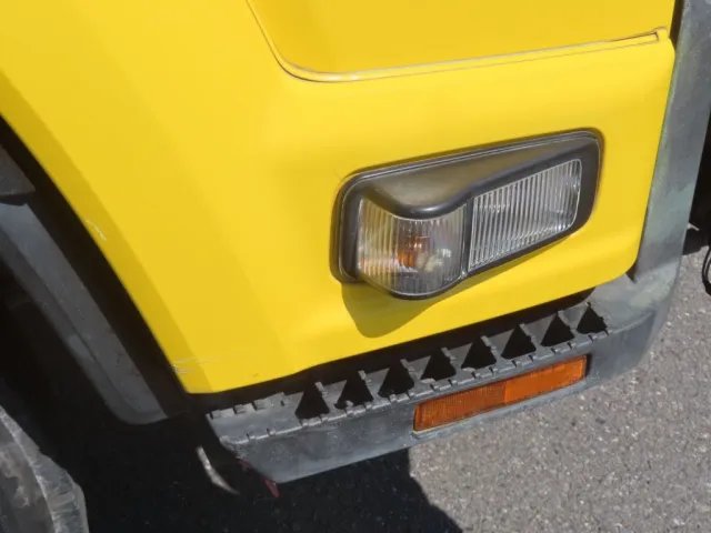 運転席側ドアウインカーのレンズにキズがあります。|いすゞ フォワード SKG-FRR90T2改(2WD)の写真35