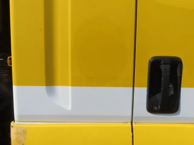 運転席側クォーターパネルに看板日焼け跡があります。|いすゞ フォワード SKG-FRR90T2改(2WD)の写真37