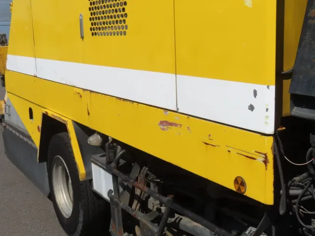 ボディー側面各所にキズ・サビがあります。|いすゞ フォワード SKG-FRR90T2改(2WD)の写真41