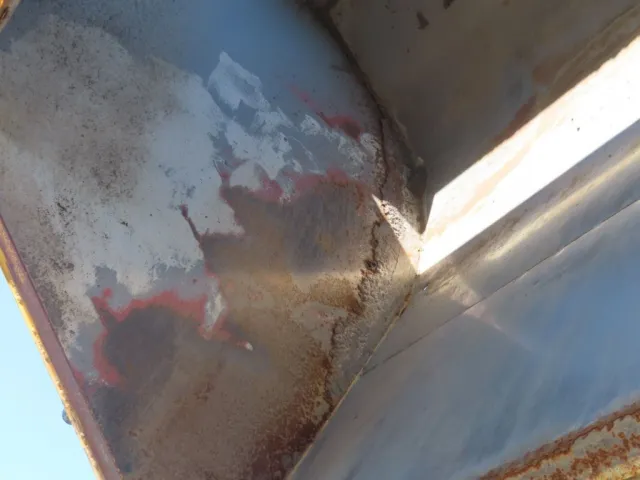 ホッパー内部に腐食箇所があります。|いすゞ フォワード SKG-FRR90T2改(2WD)の写真45