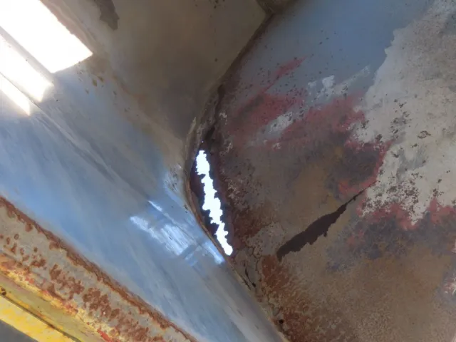 ホッパー内部に腐食・穴あき箇所があります。|いすゞ フォワード SKG-FRR90T2改(2WD)の写真46