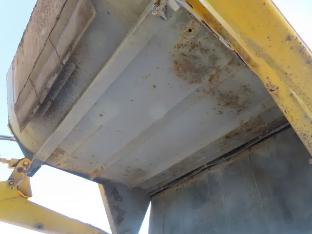 ホッパー裏面の状態です。|いすゞ フォワード SKG-FRR90T2改(2WD)の写真47