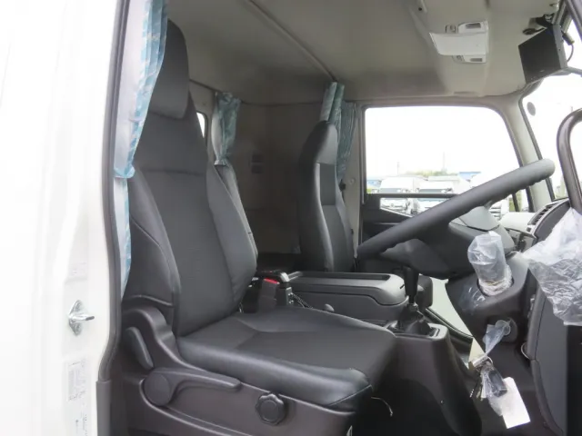 三菱 ファイター 2KG-FK65F(2WD)の写真6