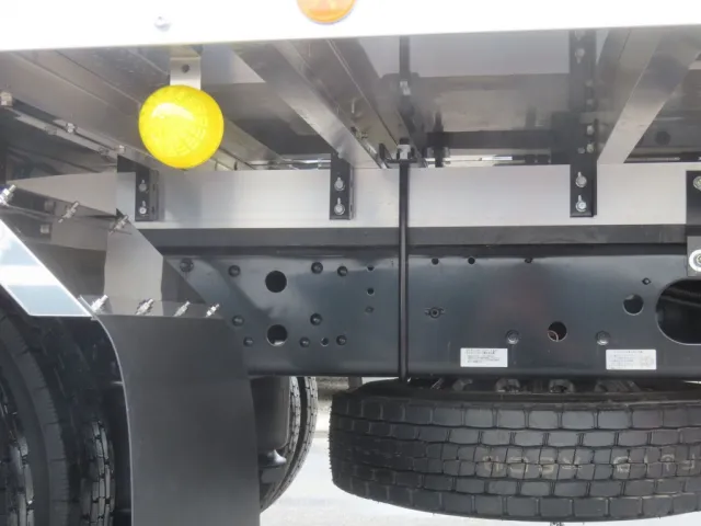 シャーシとネタの状態です。（縦ネタ・横ネタはアルミ製です）|三菱 ファイター 2KG-FK65F(2WD)の写真7