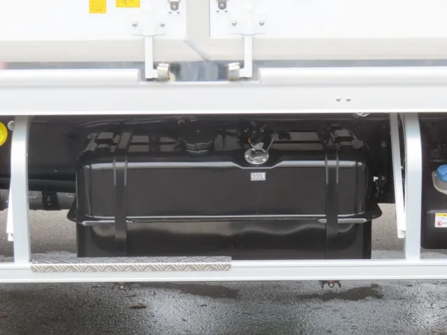 燃料タンクは200Lです。|三菱 ファイター 2KG-FK65F(2WD)の写真14