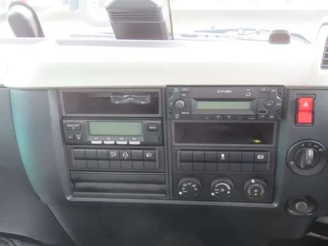 インパネ周りの状態です。|三菱 ファイター 2KG-FK65F(2WD)の写真18