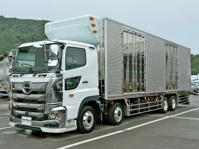 フロント周り、メッキパーツで飾っています。|日野 プロフィア 2DG-FW1AHC(8x4)の写真1