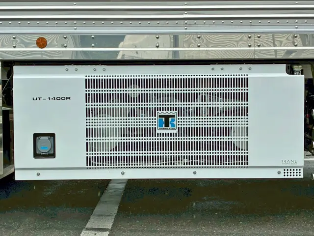 冷凍機はサブエンジン式です。|日野 プロフィア 2DG-FW1AHC(8x4)の写真20