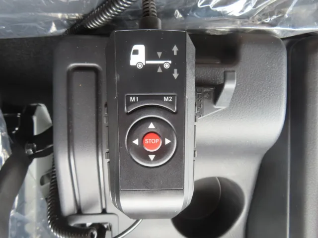 エアサスのコントローラーです。|三菱 ファイター 2KG-FK65F(2WD)の写真14