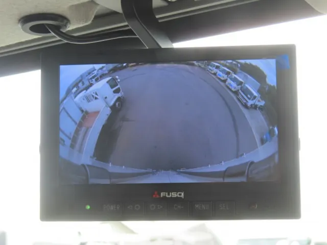 液晶バックモニター付きです。|三菱 ファイター 2KG-FK65F(2WD)の写真15