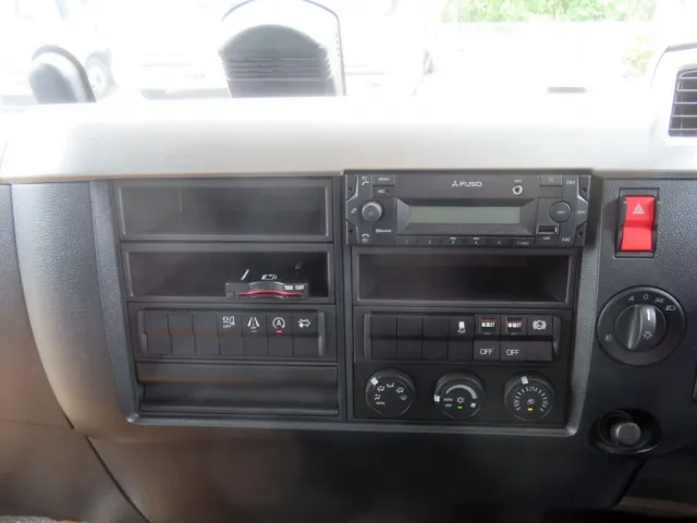 インパネ周りの状態です。|三菱 ファイター 2KG-FK65F(2WD)の写真16