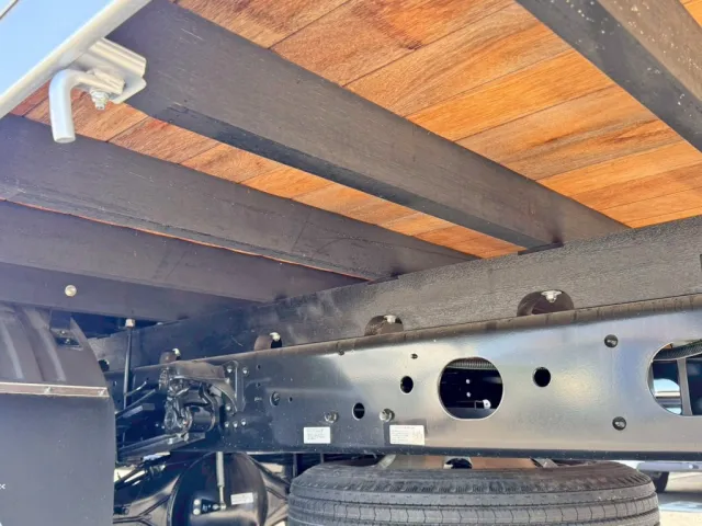 シャーシとネタの状態です。（縦ネタ鉄製・横ネタ木製です）|三菱 ファイター 2KG-FK62F(2WD)の写真6