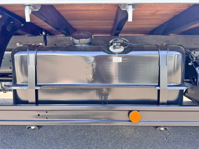 燃料タンクは、200Lです。|三菱 ファイター 2KG-FK62F(2WD)の写真11