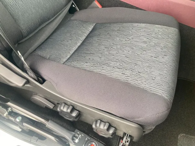 シート座面の状態です。|三菱 スーパーグレート 2RG-FP84VDRの写真9