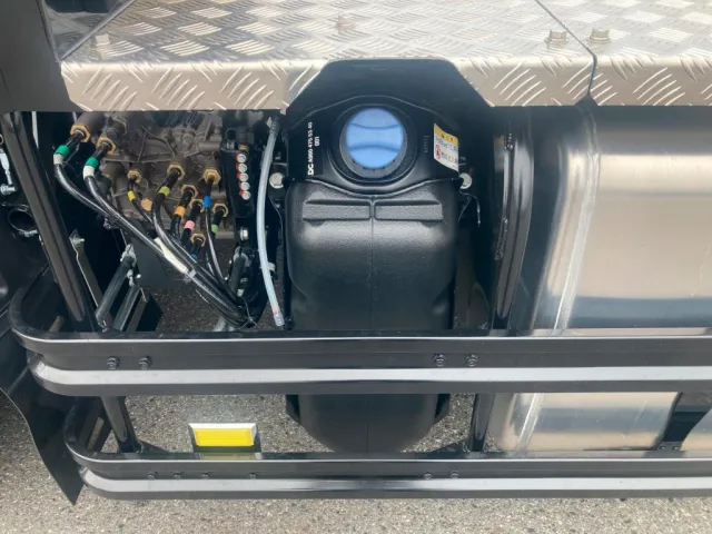 アドブルータンクです。|三菱 スーパーグレート 2RG-FP84VDRの写真25