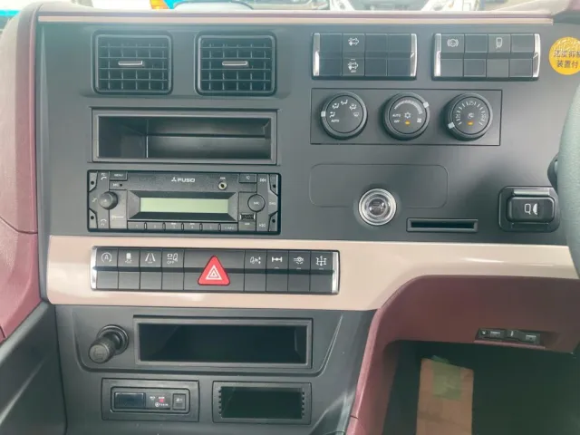 インパネ周りです。|三菱 スーパーグレート 2RG-FP84VDRの写真29