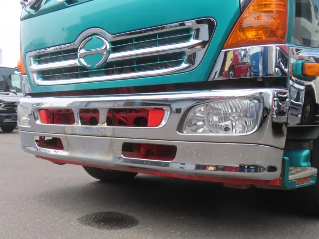 フロントバンパーは中型車用のものが付いています。|日野 レンジャー LDG-GK8JNAAの写真19