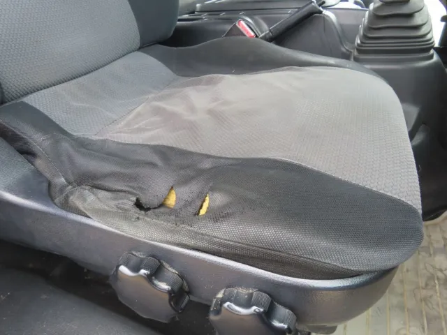 運転席座面の状態です。|日野 レンジャー LDG-GK8JNAAの写真29