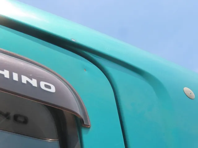 助手席ドア上部に小さいヘコミがあります。|日野 レンジャー LDG-GK8JNAAの写真32