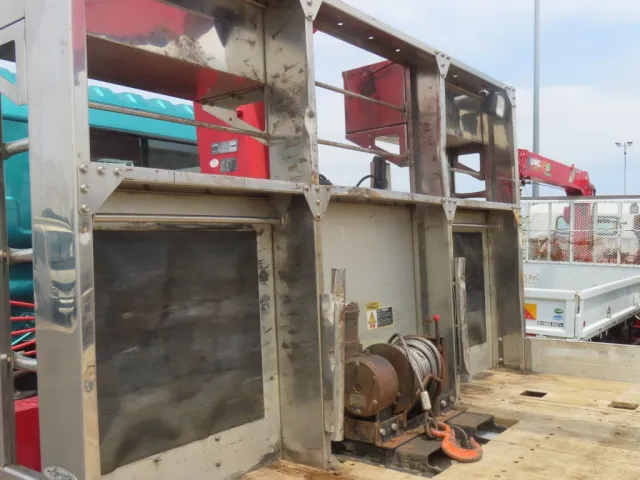 前立て各所にキズ・ヘコミがあります。|日野 レンジャー LDG-GK8JNAAの写真34