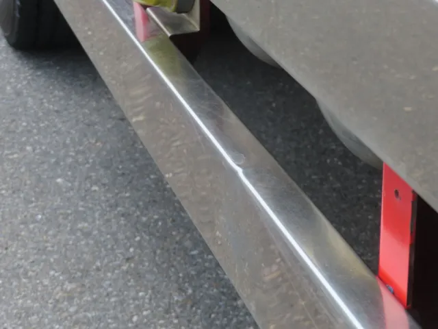 運転席側サイドバンパーに軽いヘコミがあります。|日野 レンジャー LDG-GK8JNAAの写真43