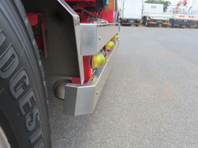 運転席側サイドバンパーに曲がりがあります。|日野 レンジャー LDG-GK8JNAAの写真44