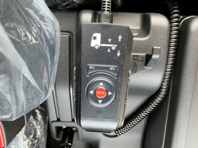 エアサスのコントローラーです。|三菱 ファイター 2KG-FK65F(2WD)の写真19