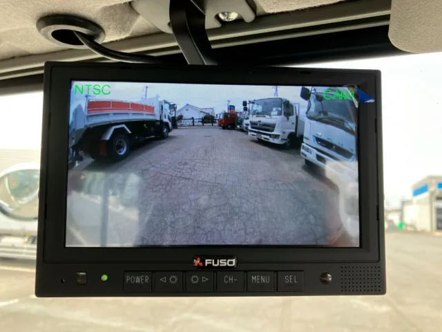 液晶バックモニター付きです。|三菱 ファイター 2KG-FK65F(2WD)の写真20