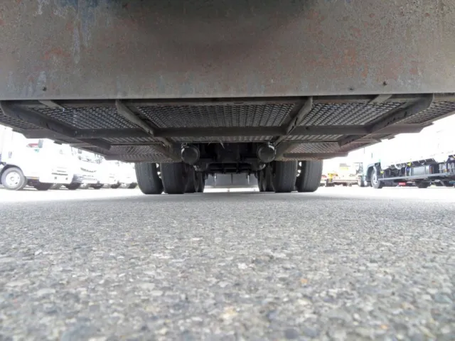 トレーラ下廻りにサビがあります。|トレクス  PFB34118改の写真12