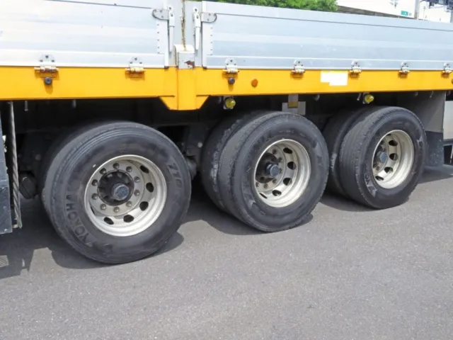 3軸です。（アルミホイールです）|トレクス  PFB34118改の写真17