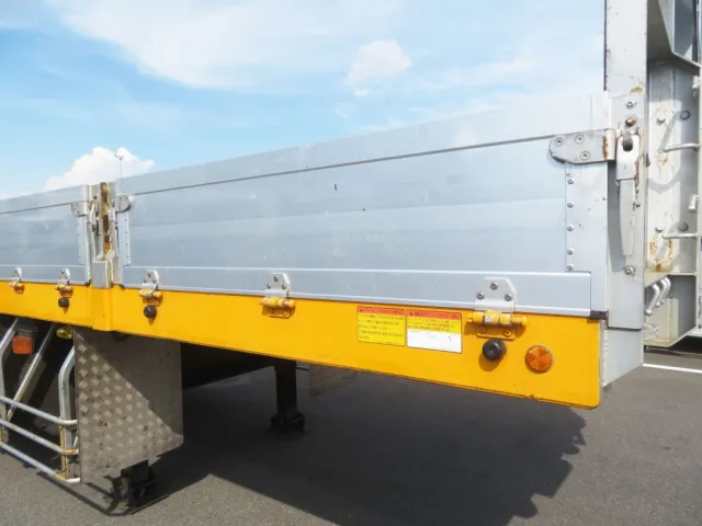 あおり・サイドレールにキズがあります。（中柱にサビ・キズがあります）|トレクス  PFB34118改の写真27