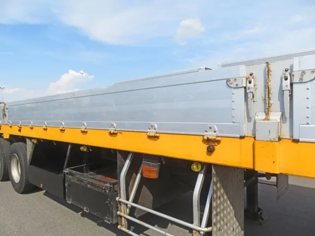 あおり・サイドレールにキズがあります。（中柱にサビ・キズがあります）|トレクス  PFB34118改の写真28