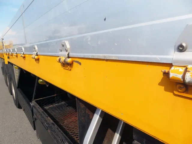 あおり下部にすりキズがあります。|トレクス  PFB34118改の写真29