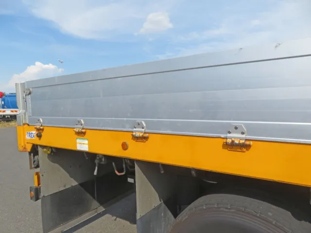 後方のあおりに看板はがし跡があります。|トレクス  PFB34118改の写真31