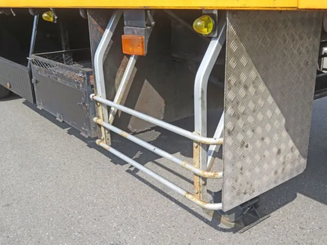 サイドバンパーにサビ・細かいキズがあります。|トレクス  PFB34118改の写真33