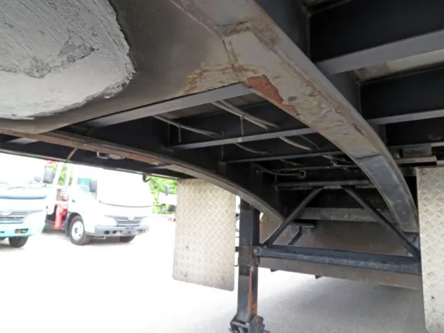 トレーラ前方下部にサビがあります。|トレクス  PFB34118改の写真37