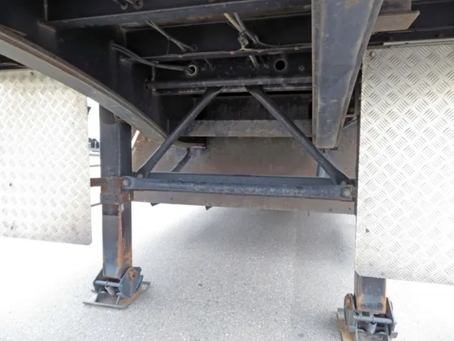 脚廻り周辺にサビ・軽い腐食があります。|トレクス  PFB34118改の写真38