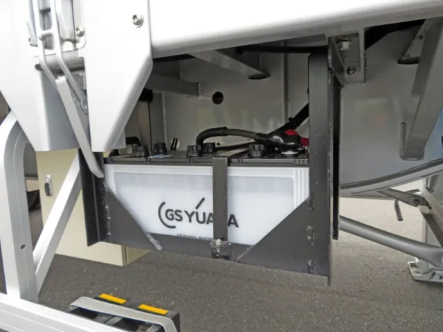 サブエンジンのバッテリーです。|トレクス  PFB34118改の写真24