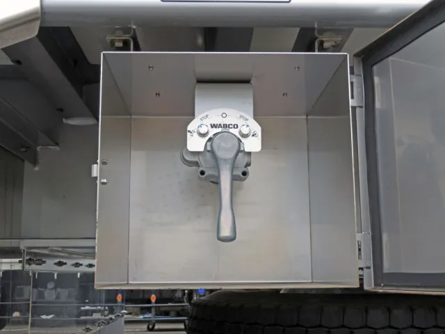 車高調整レバー付きです。|トレクス  PFB34118改の写真30